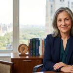 Best psychologist in New York City helping a patient choose the right therapist